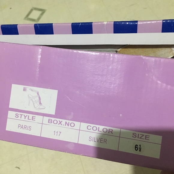 Shoes - Picture 4 of 4